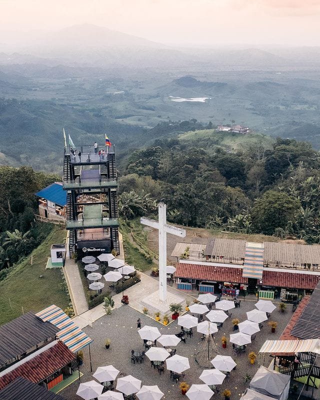 foto de mirador alto de la cruz desde el cielo