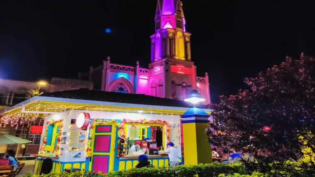 parque de la concordia vista ala iglecia de noche