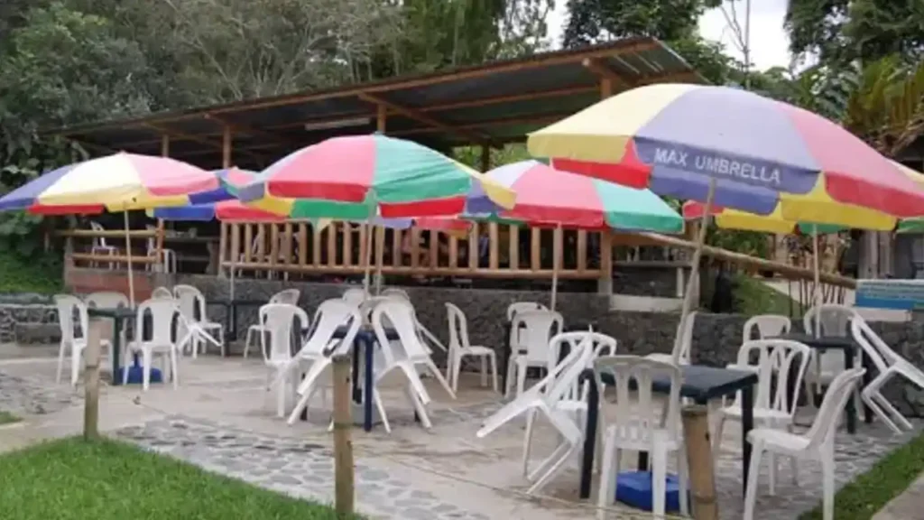 zona de comedero en las piscinas